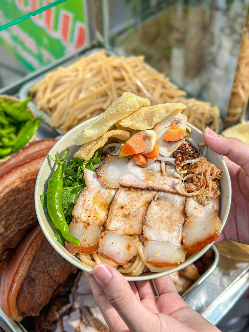 Qu&aacute;n cao lầu Đ&agrave; Nẵng ngon chuẩn vị tr&ecirc;n đường H&ugrave;ng Vương 